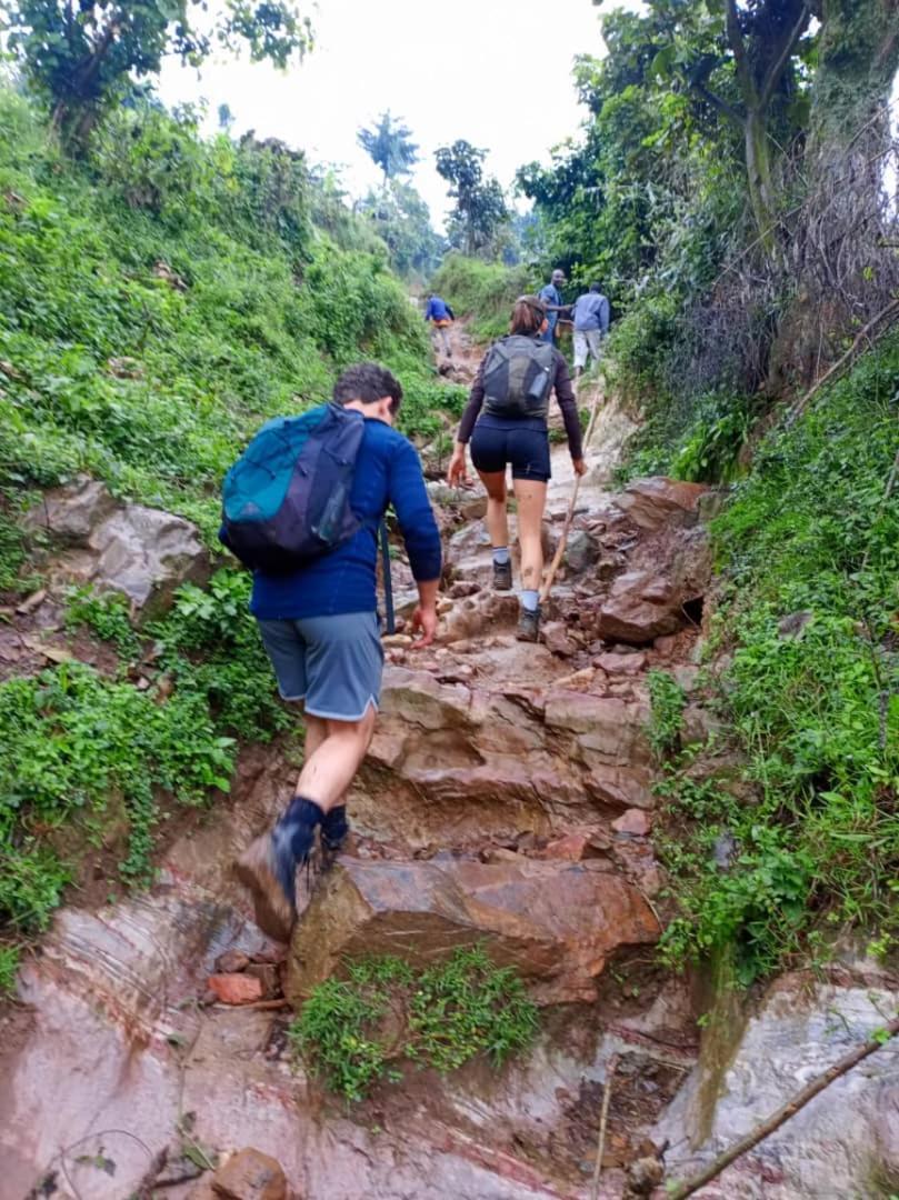 Om Hostel Bunyonyi Kabale 外观 照片